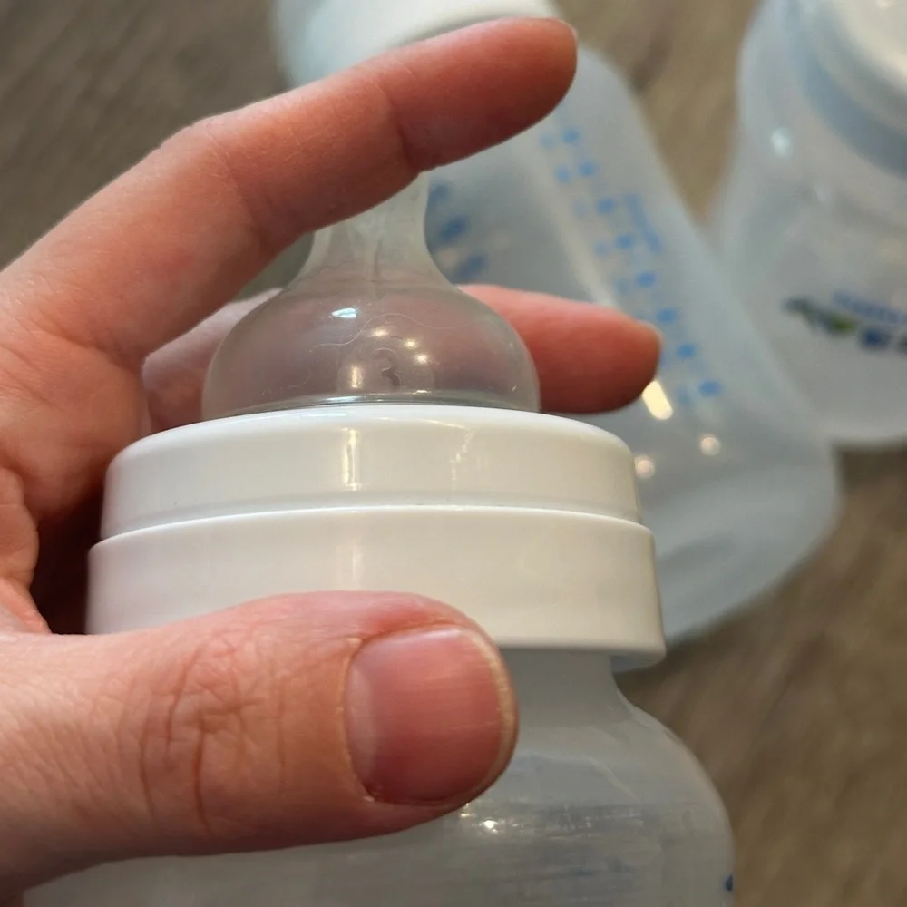 Bundle of 4 Phillips avent baby bottles